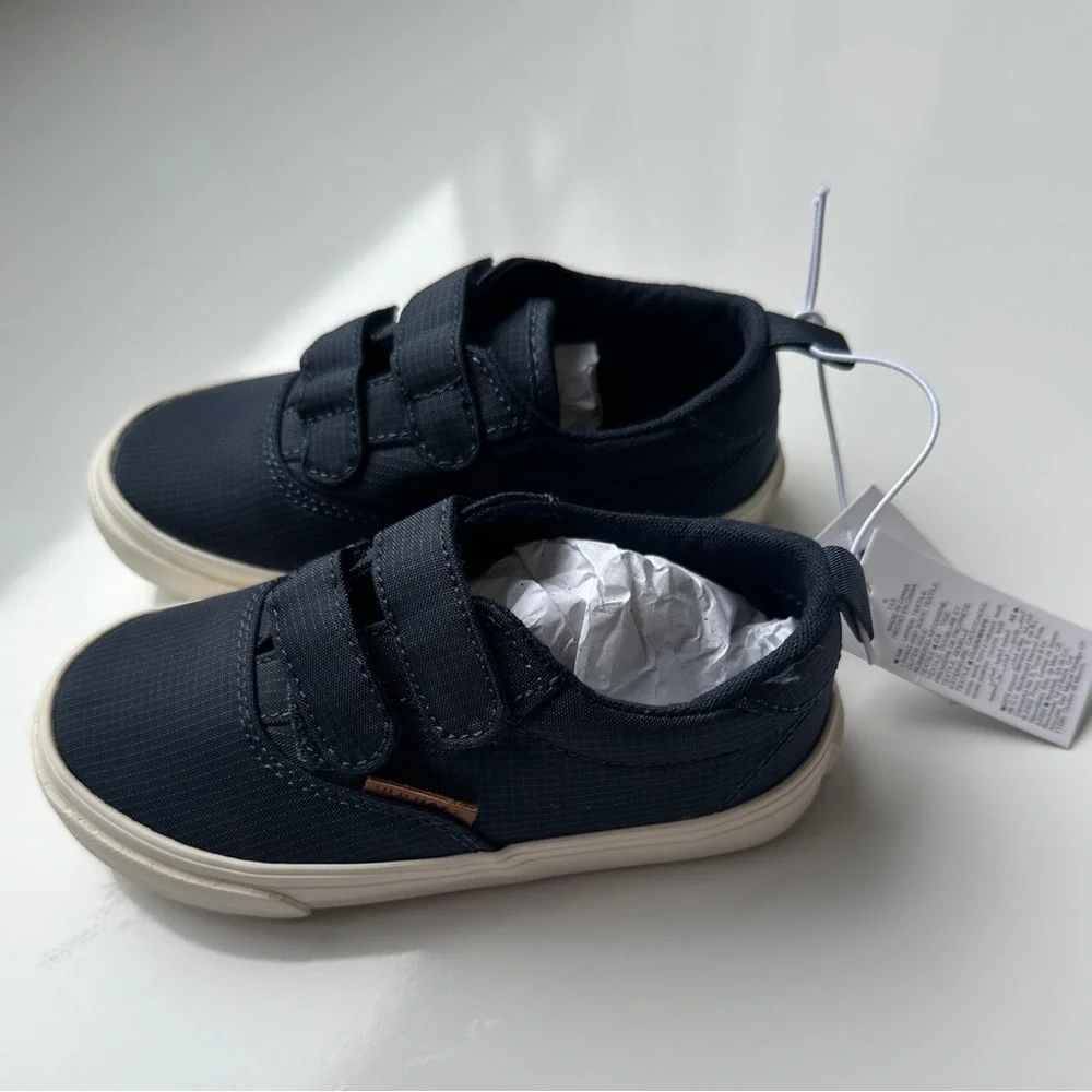NWT Old Navy Blue Double Strap Unisex Boy’s Toddler Sneakers Shoes Size 6